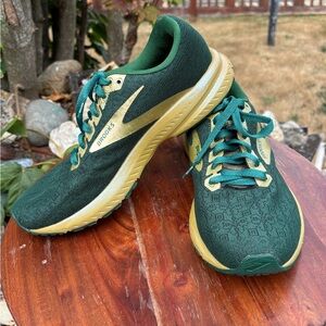 Brooks Women’s size 9 Athletic Shoes in Forest Green and Gold